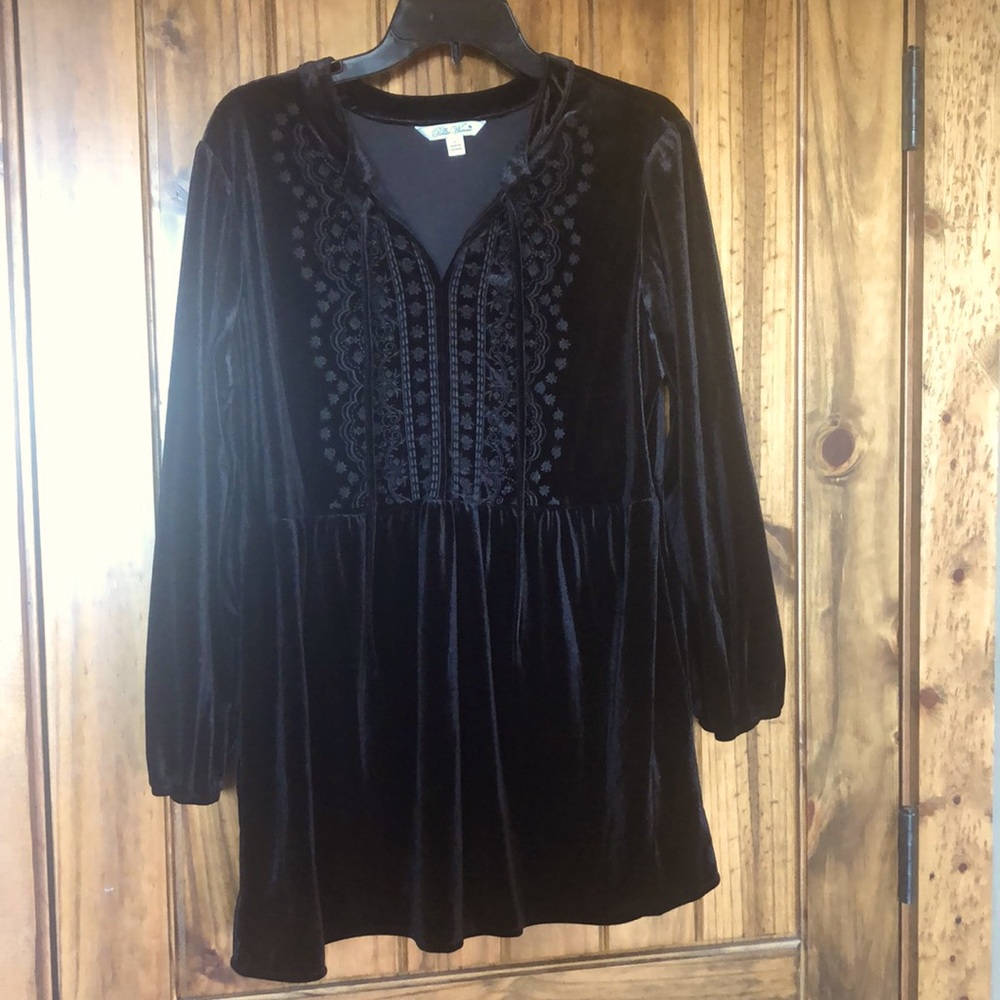 Pioneer Woman black top